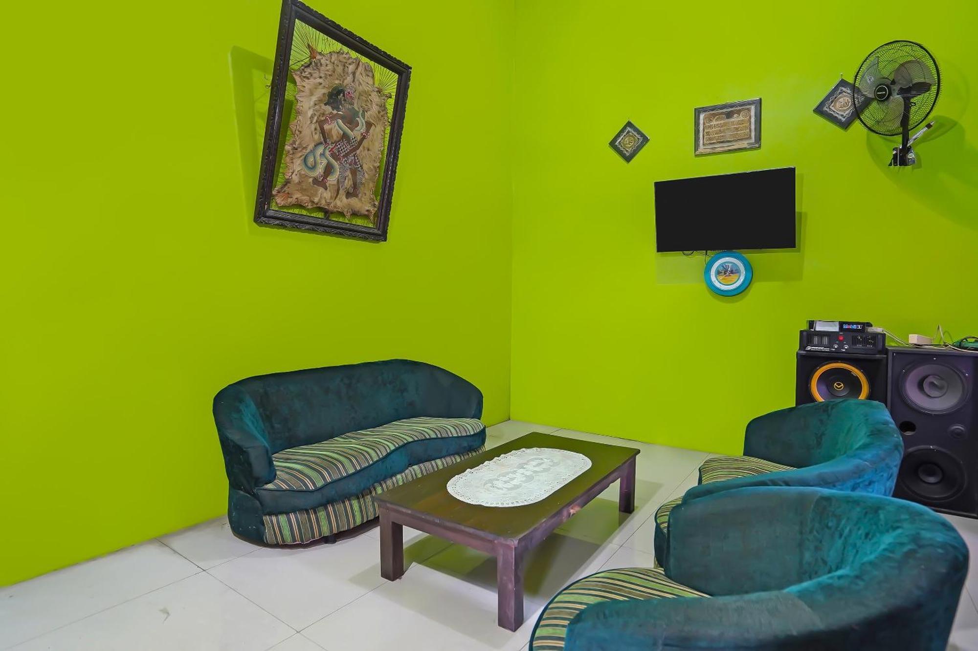 Oyo 92202 Kost Auto Syariah Anggaswangi Hotel 2*
