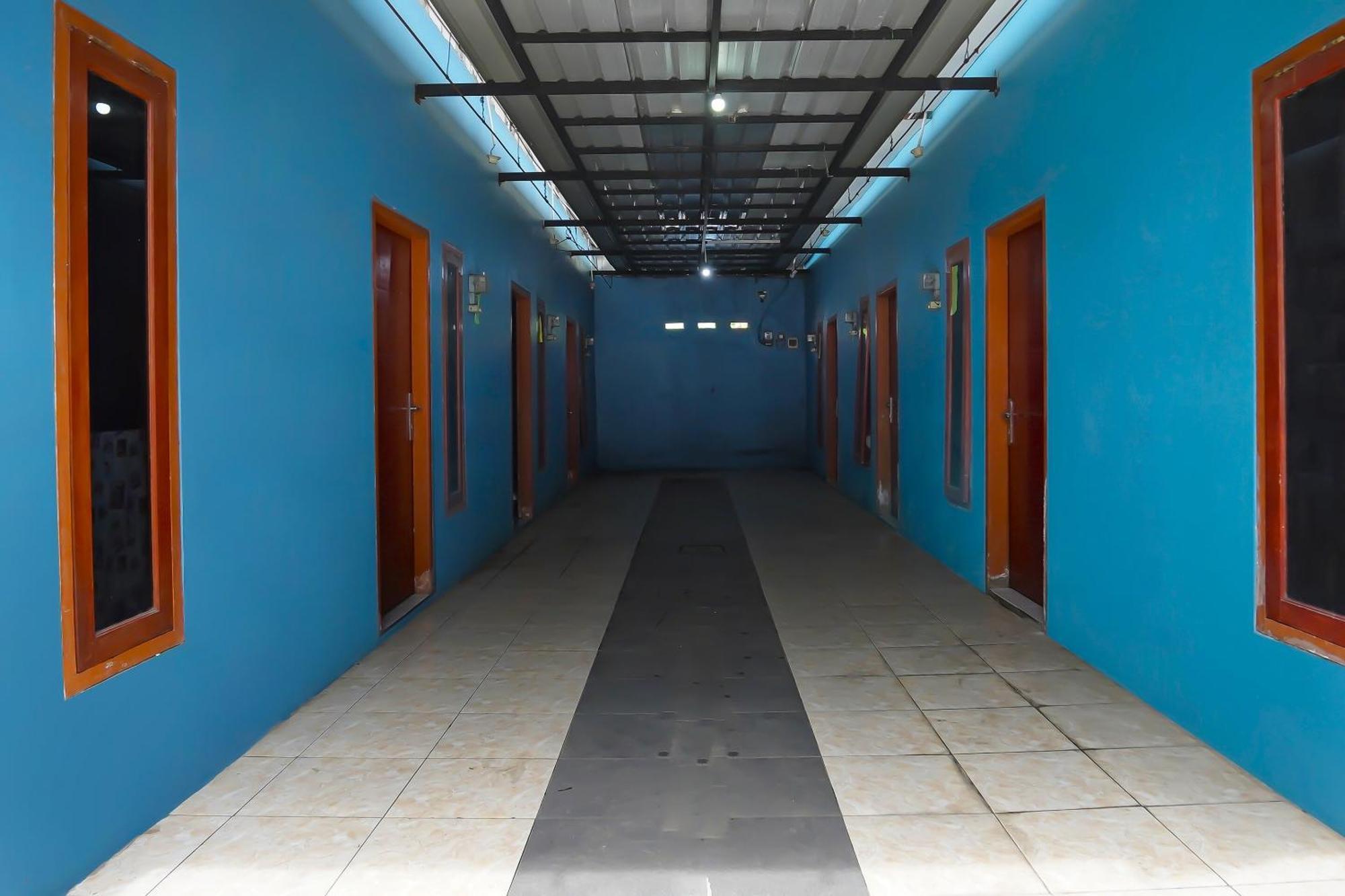 Hotel Oyo 92202 Kost Auto Syariah Anggaswangi Sidoarjo