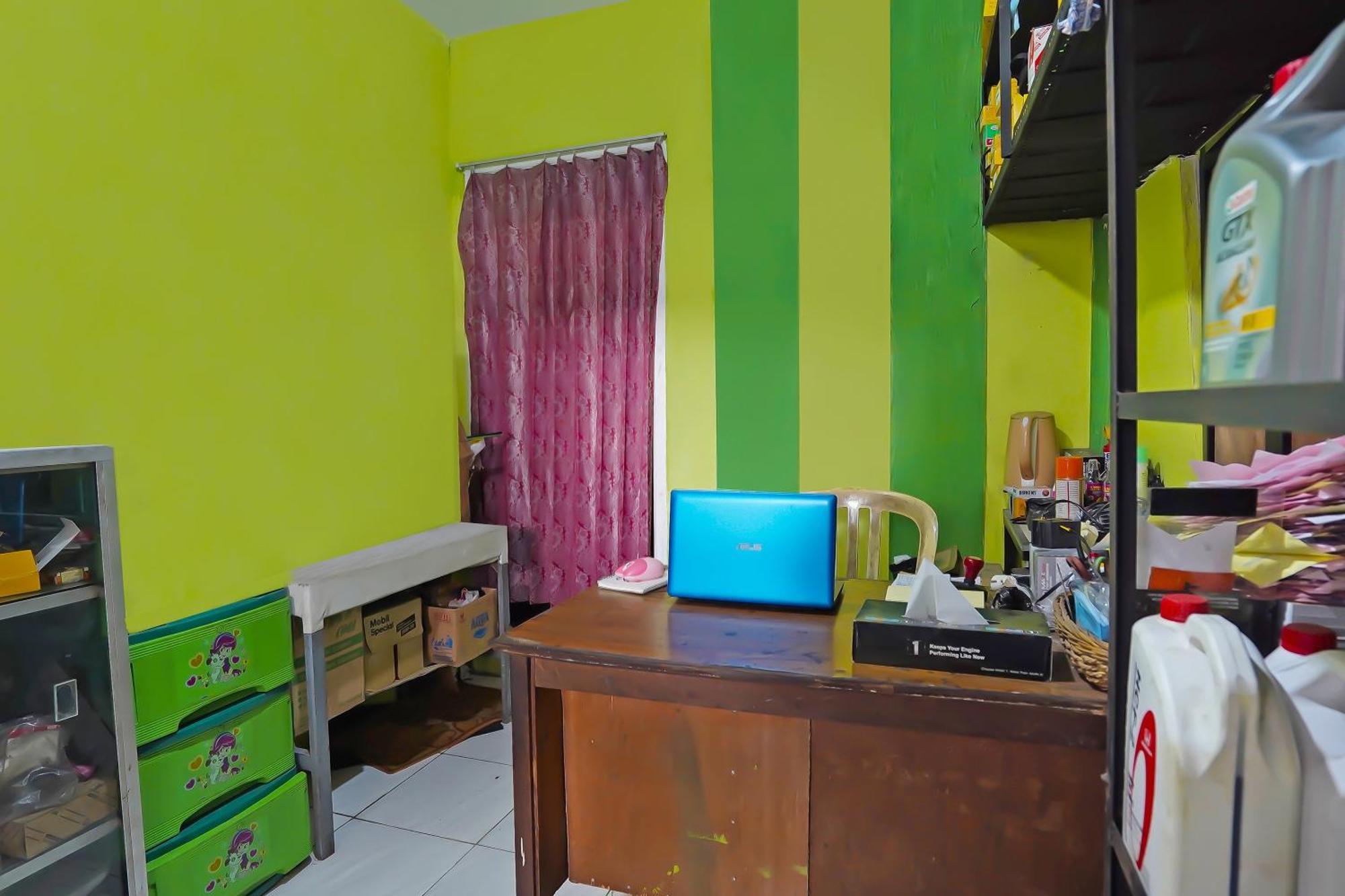 Oyo 92202 Kost Auto Syariah Anggaswangi Hotel Sidoarjo