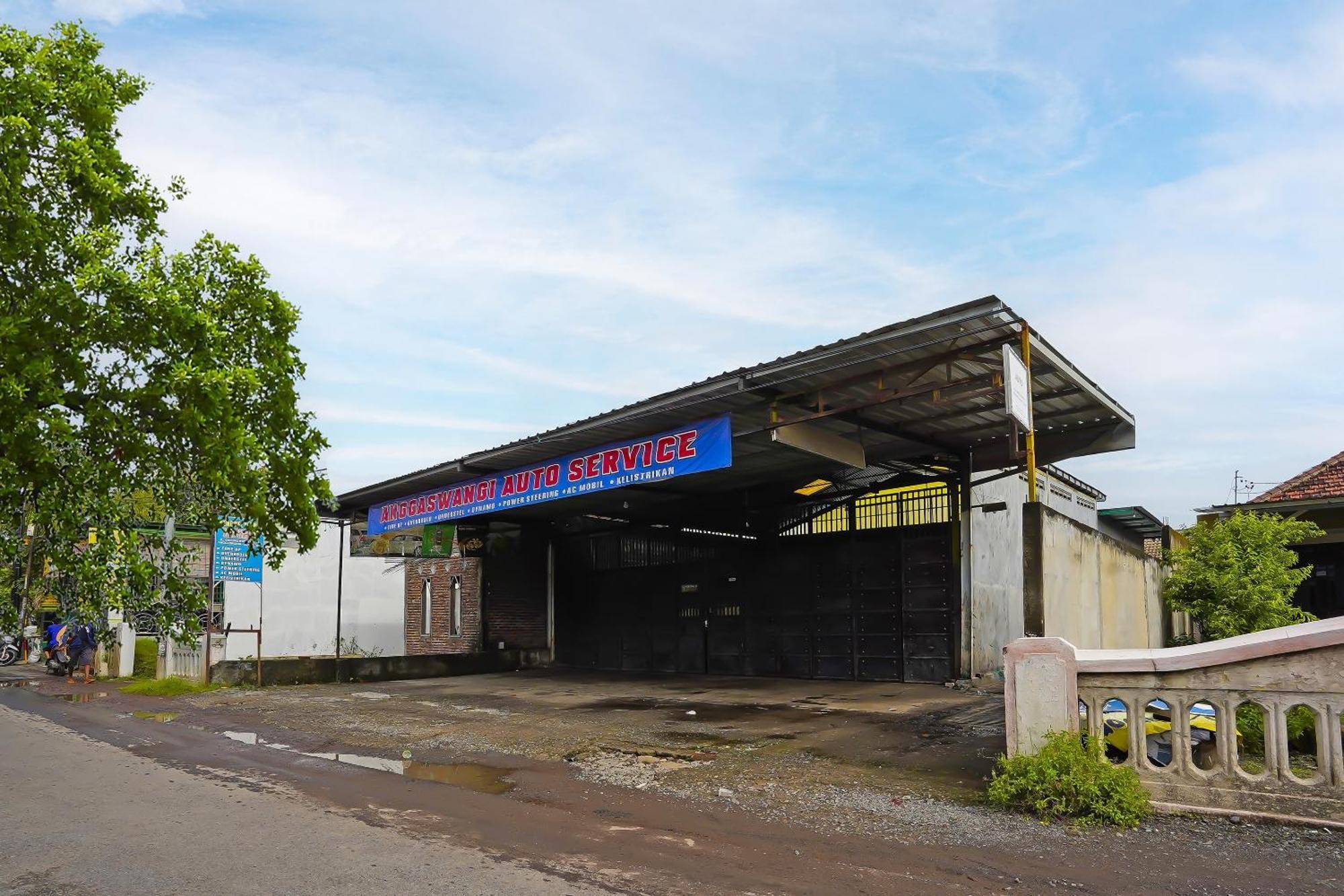 Oyo 92202 Kost Auto Syariah Anggaswangi Hotel
